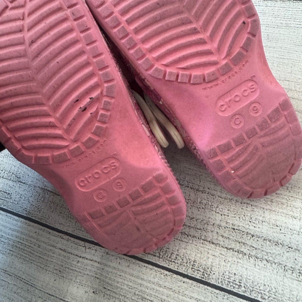 Hello Kitty Crocs Sanrio - Picture 2 of 3
